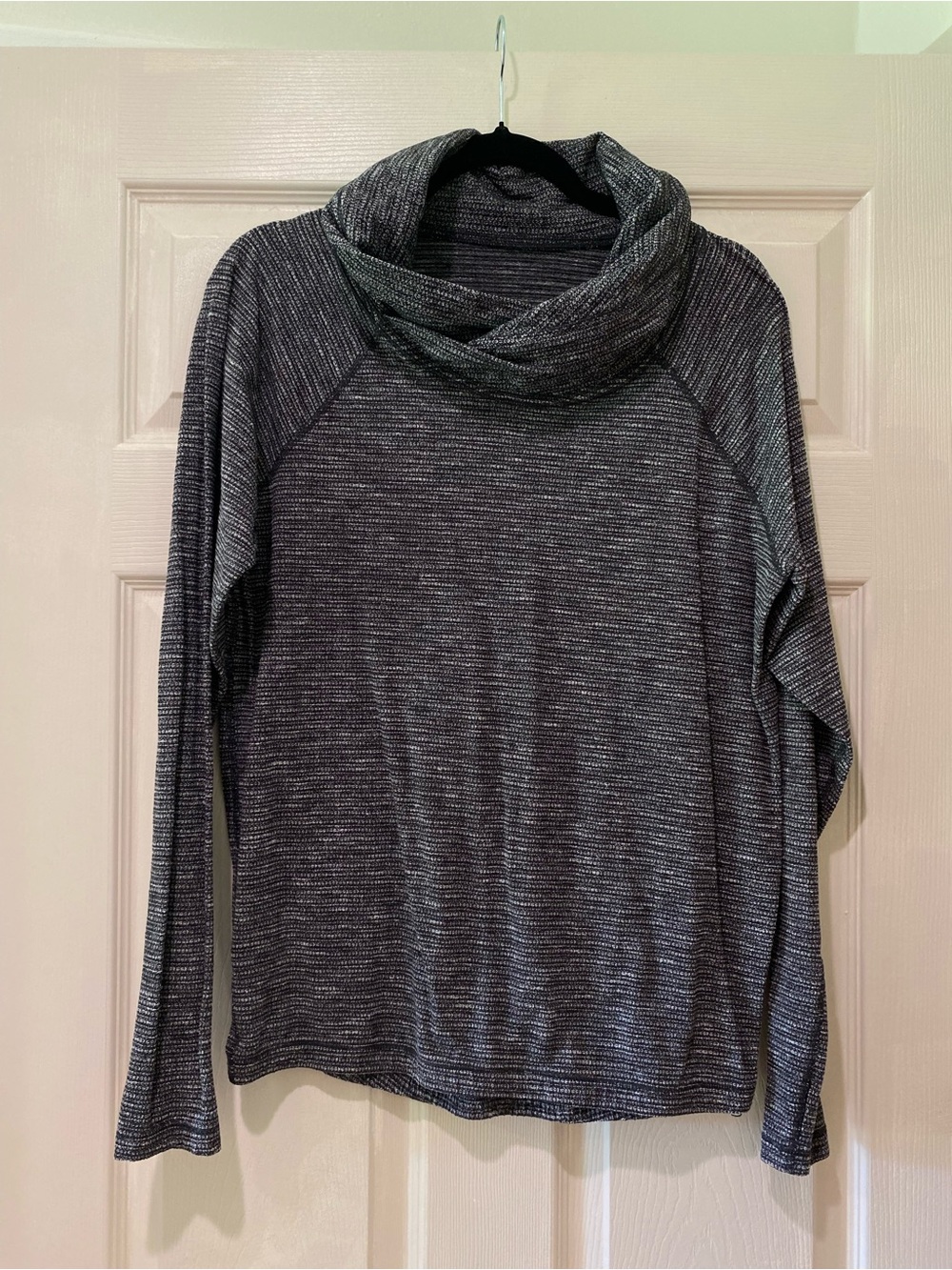 lululemon athletica Heathered Gray Pique Cowl Neck Pullover in Women’s Sz 8